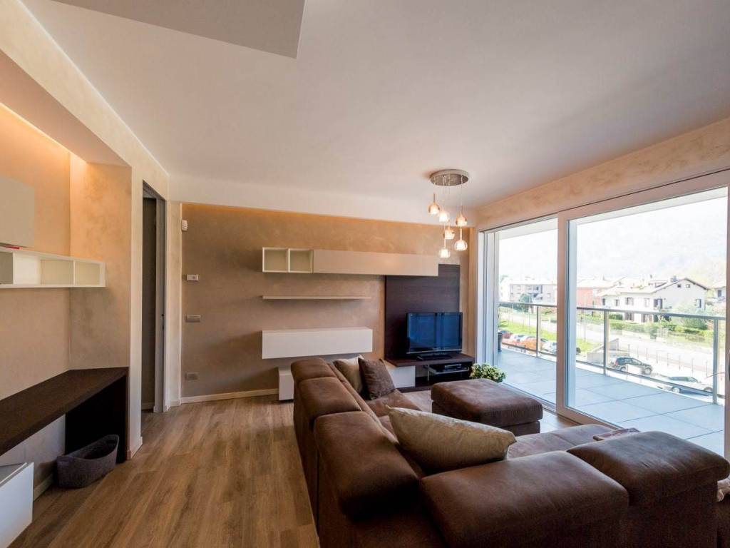 appartamento in vendita a Lecco in zona Olate