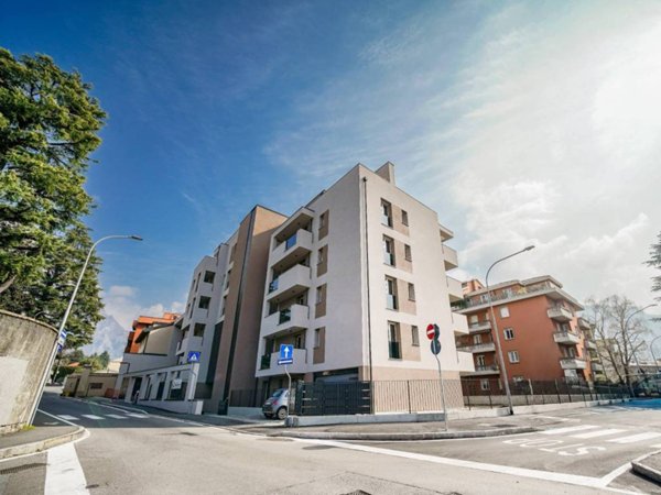 appartamento in vendita a Lecco in zona Castello