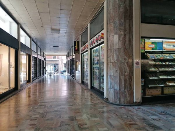 appartamento in vendita a Lecco in zona Lecco Centro