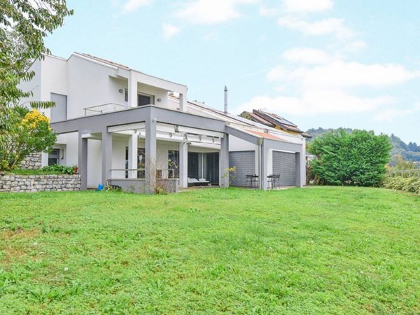 casa indipendente in vendita a Lecco in zona Maggianico