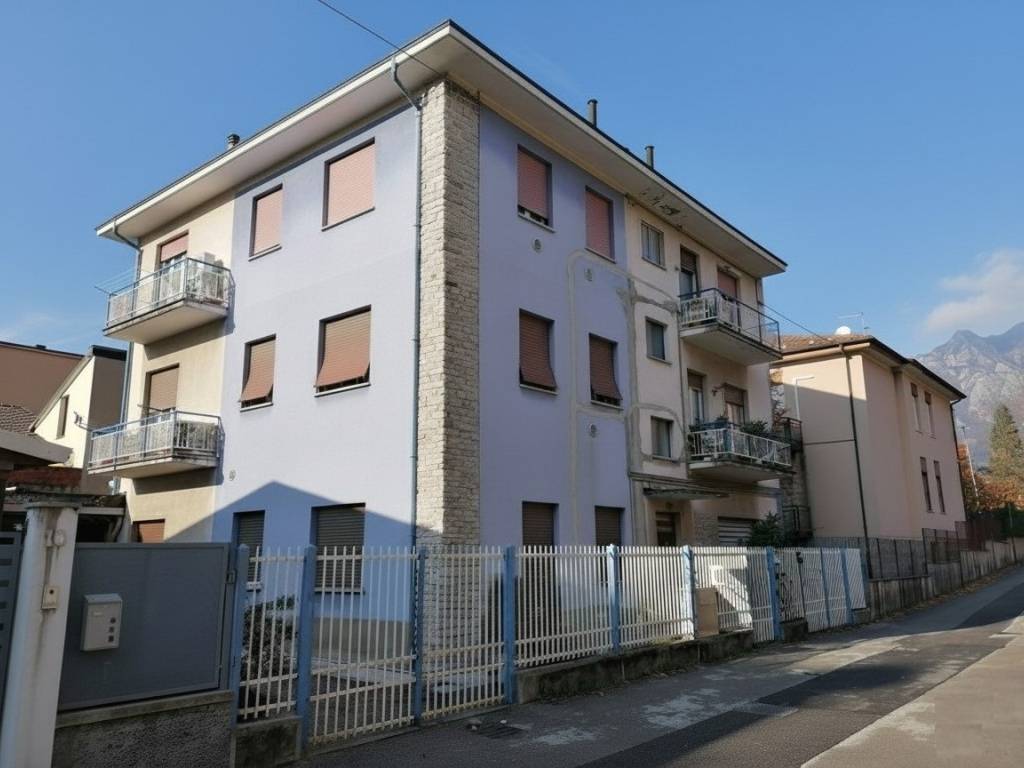 appartamento in vendita a Lecco in zona Belledo