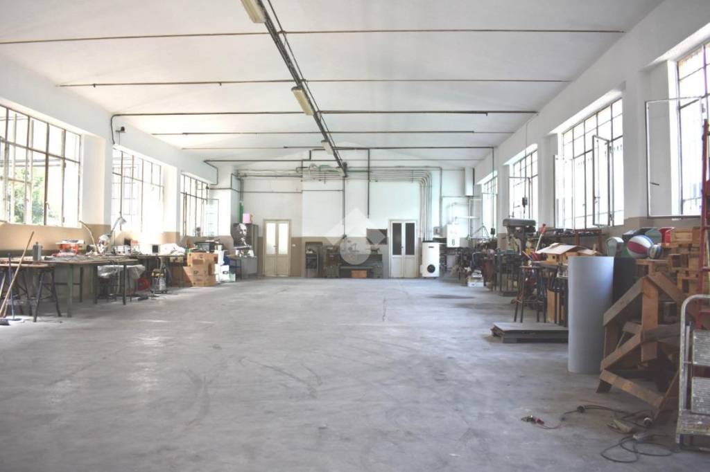 negozio in vendita a Lecco in zona Maggianico