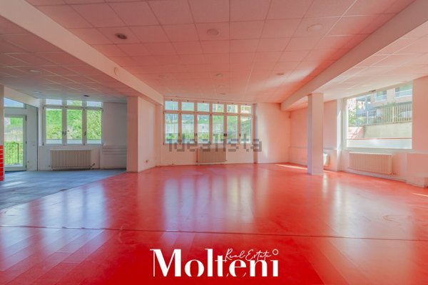 locale commerciale in vendita a Lecco