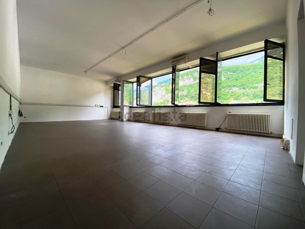 ufficio in vendita a Lecco in zona Maggianico