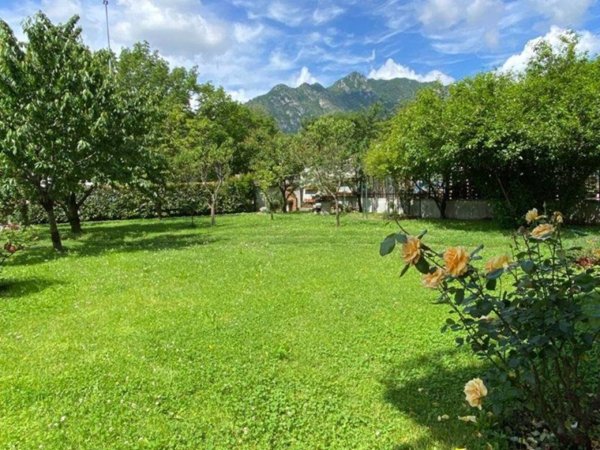 casa indipendente in vendita a Lecco in zona Maggianico
