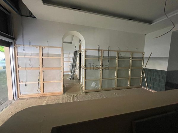 locale commerciale in vendita a Lecco