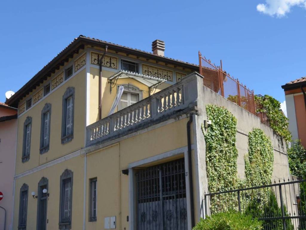 casa indipendente in vendita a Lecco in zona Pescarenico