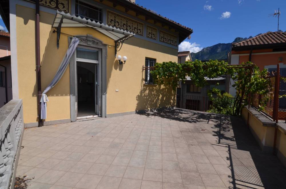 casa indipendente in vendita a Lecco in zona Pescarenico