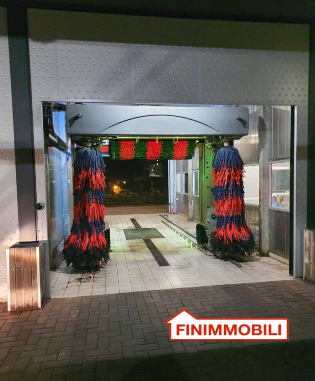 negozio in vendita a Lecco in zona Lecco Centro