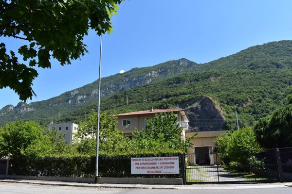 appartamento in vendita a Lecco in zona Chiuso