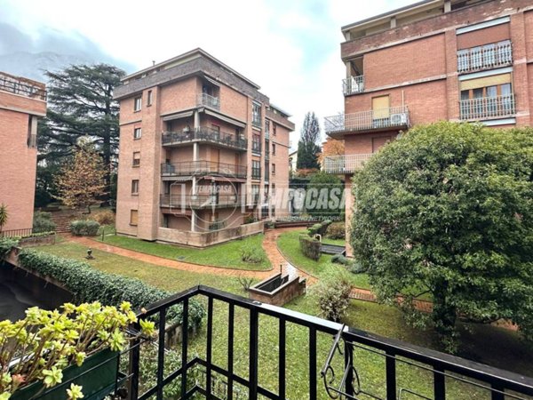 appartamento in vendita a Lecco in zona Olate