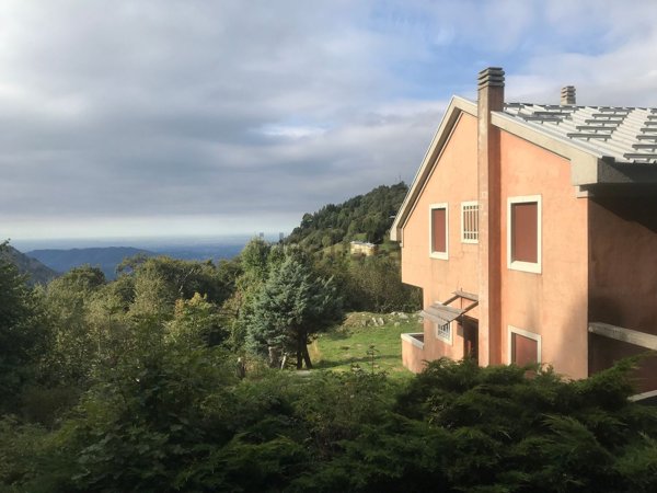 appartamento in vendita a Lecco in zona Piani D'Erna