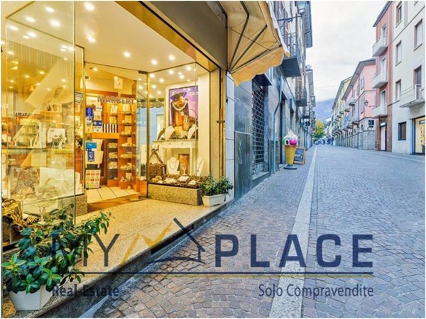 negozio in vendita a Lecco in zona Lecco Centro