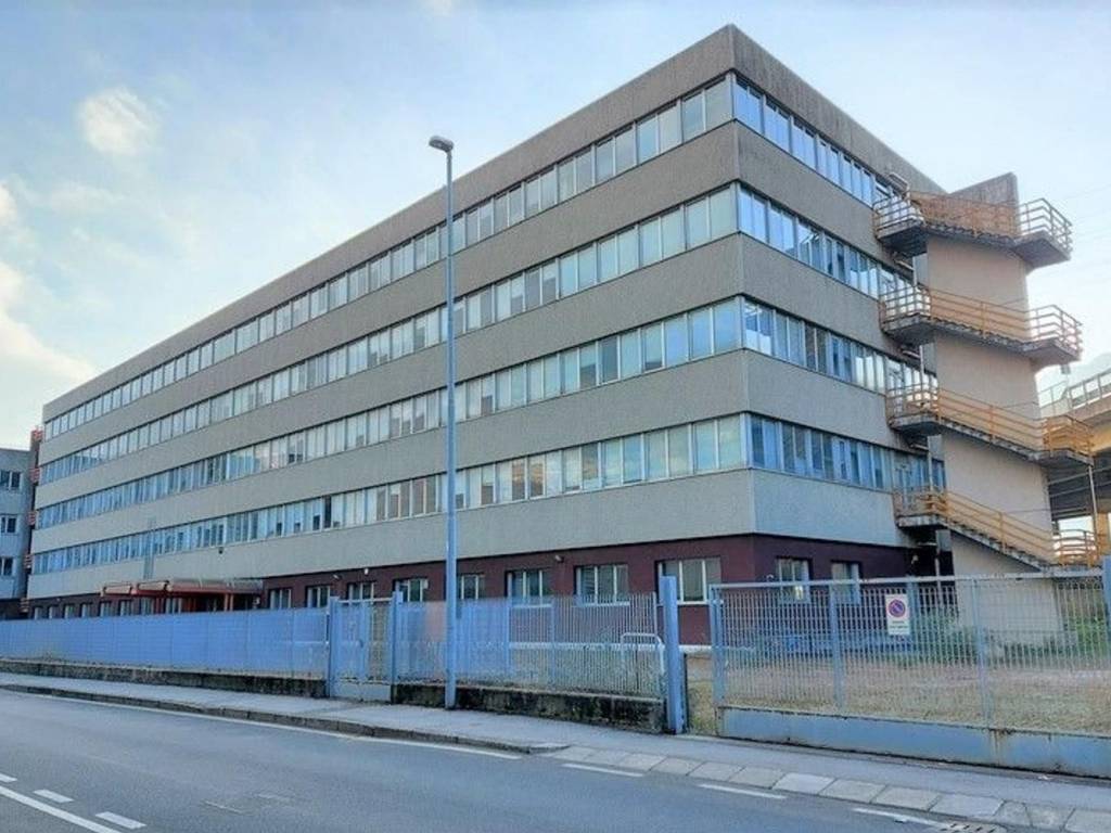 ufficio in vendita a Lecco in zona Belledo