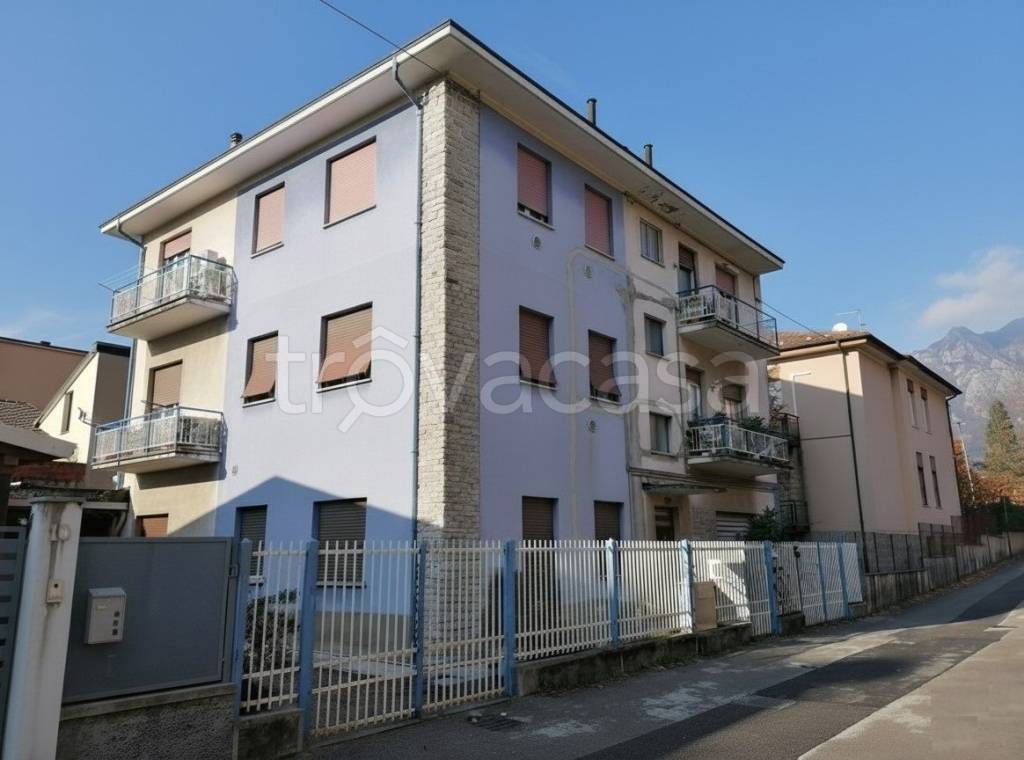 appartamento in vendita a Lecco in zona Belledo