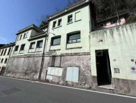 appartamento in vendita a Lecco in zona Laorca