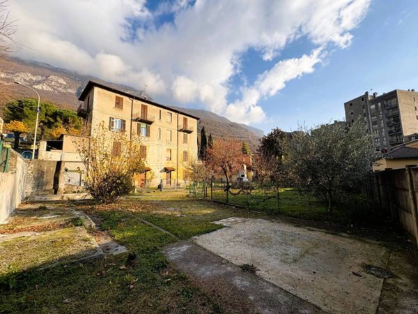 casa indipendente in vendita a Lecco in zona Pescarenico