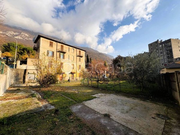 casa indipendente in vendita a Lecco in zona Maggianico