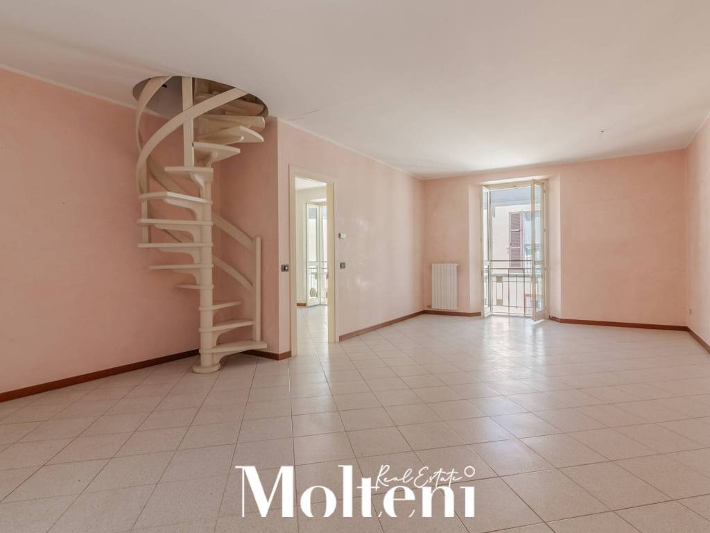 appartamento in vendita a Lecco in zona Lecco Centro