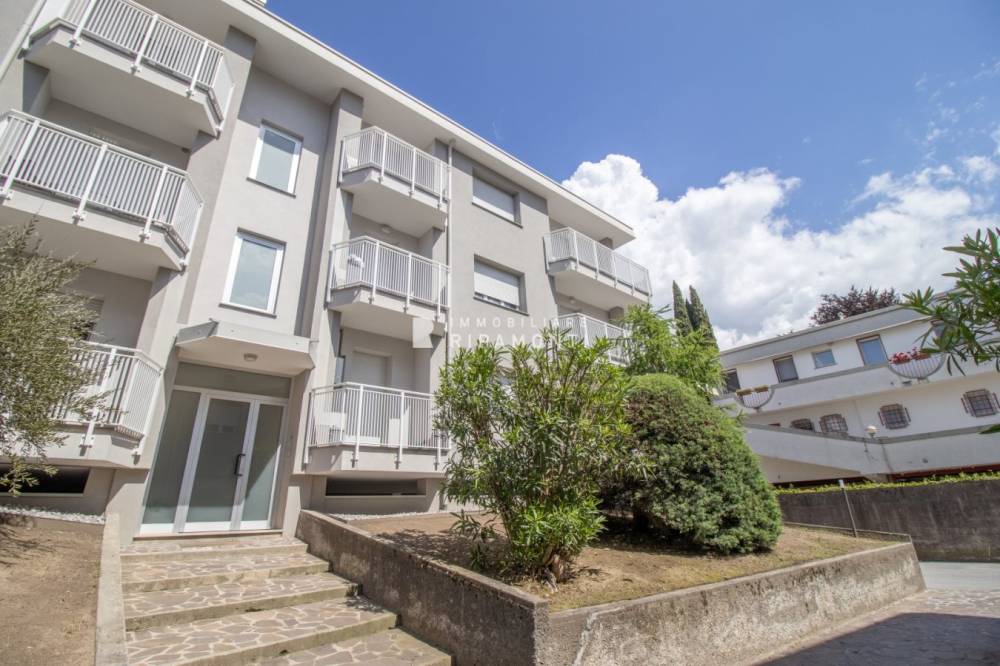 appartamento in vendita a Lecco in zona Lecco Centro