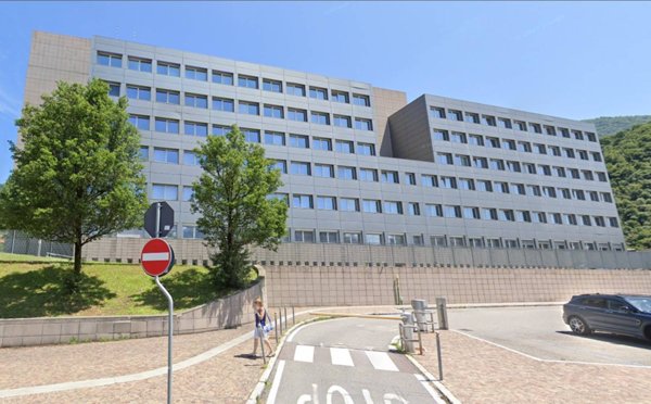 negozio in vendita a Lecco in zona Germanedo