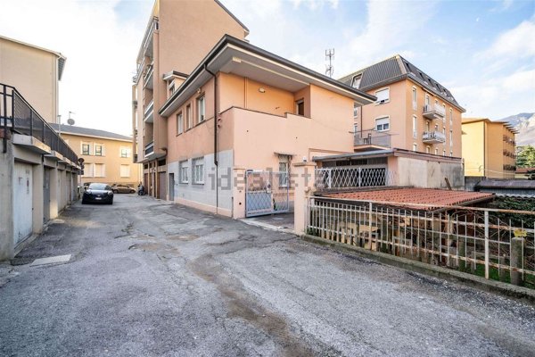 casa indipendente in vendita a Lecco in zona Viale Turati