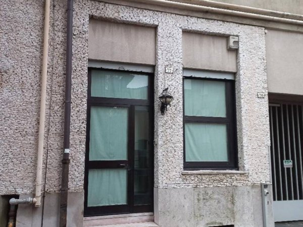 negozio in vendita a Lecco in zona Viale Turati