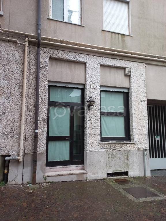 negozio in vendita a Lecco in zona Viale Turati