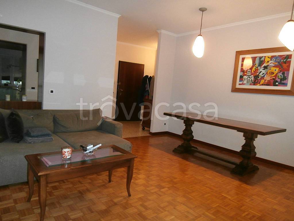 appartamento in vendita a Lecco in zona Lecco Centro