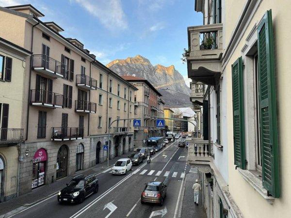 appartamento in vendita a Lecco in zona Lecco Centro