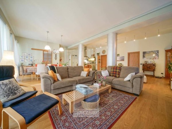 appartamento in vendita a Lecco in zona Pescarenico