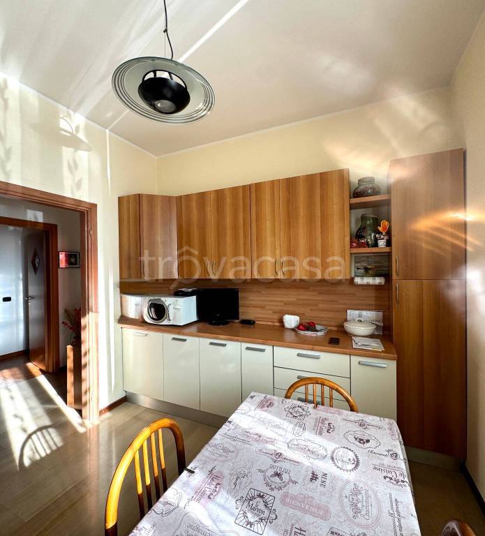 appartamento in vendita a Lecco in zona Caleotto