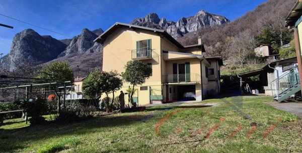 casa indipendente in vendita a Lecco in zona Laorca