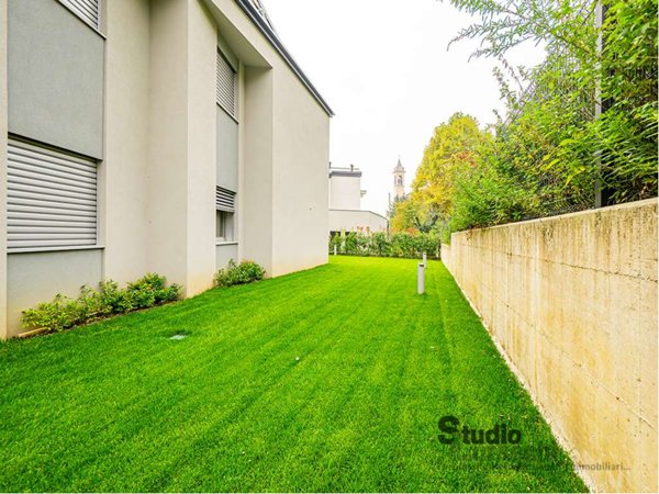 appartamento in vendita a Lecco in zona Laorca