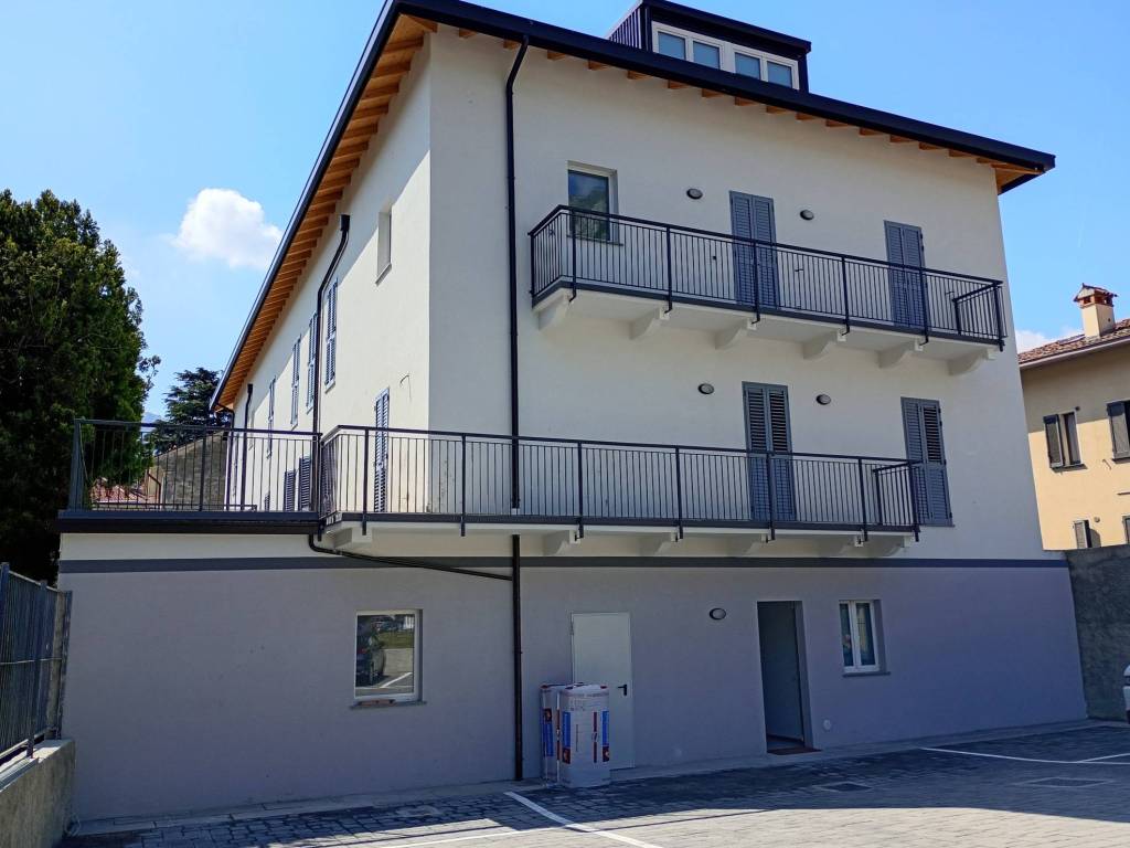 appartamento in vendita a Lecco in zona Castello