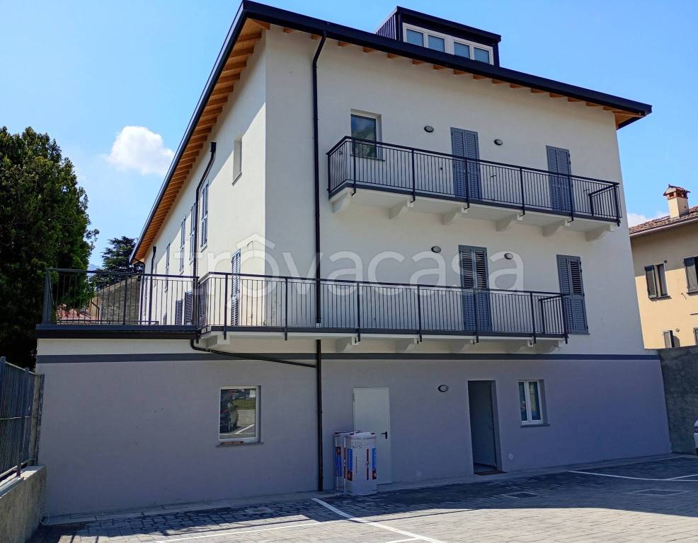 appartamento in vendita a Lecco in zona Castello