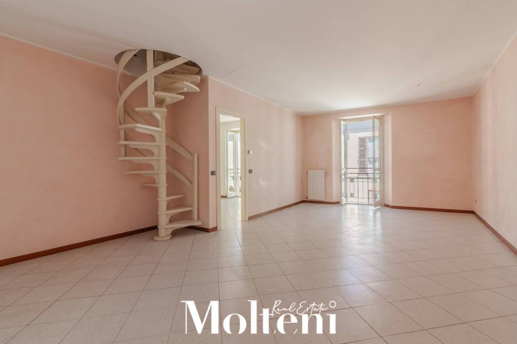 appartamento in vendita a Lecco in zona Lecco Centro