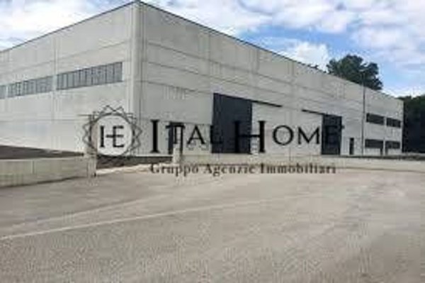 capannone in vendita a Lecco