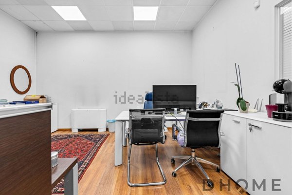 ufficio in vendita a Lecco in zona Bonacina