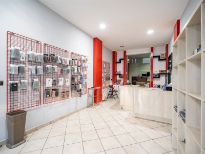 negozio in vendita a Lecco in zona Viale Turati