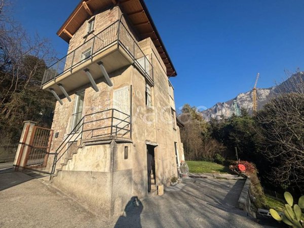 casa indipendente in vendita a Lecco in zona Olate