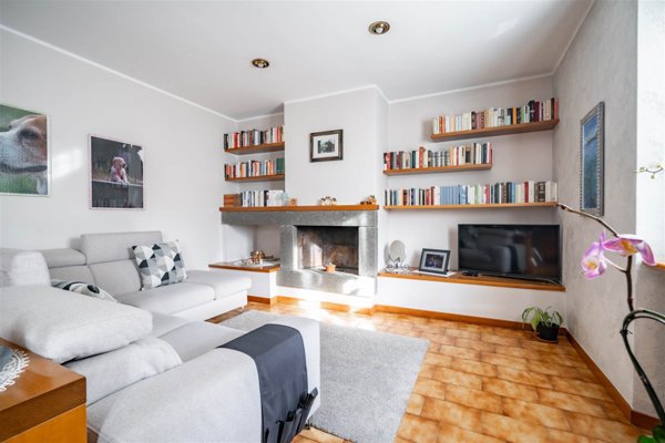 appartamento in vendita a Lecco in zona Laorca