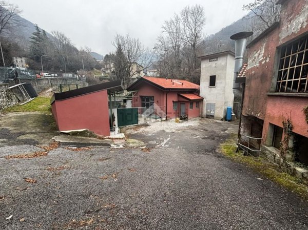 appartamento in vendita a Lecco in zona Laorca