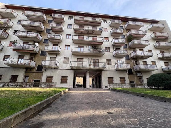 appartamento in vendita a Lecco in zona Pescarenico