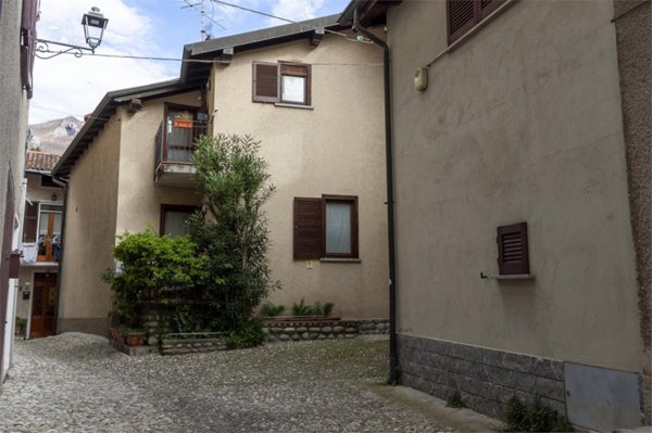 appartamento in vendita a Lecco in zona Lecco Centro