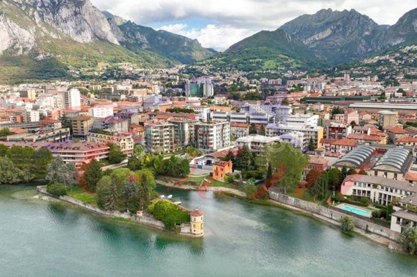 appartamento in vendita a Lecco in zona Pescarenico