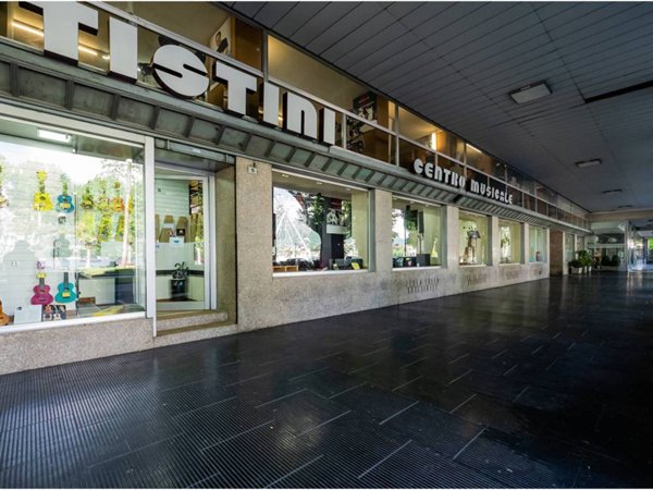 negozio in vendita a Lecco in zona Lecco Centro