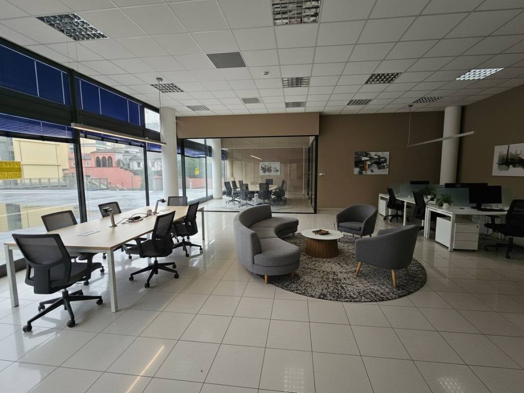 negozio in vendita a Lecco in zona Olate