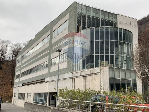 capannone in vendita a Lecco in zona Bonacina