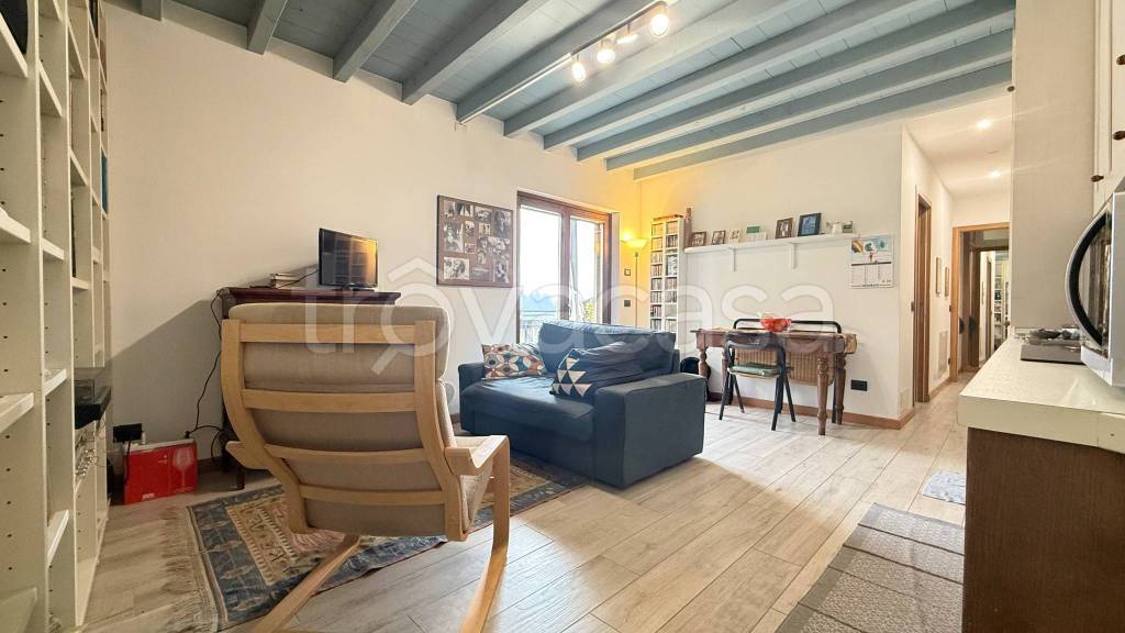 appartamento in vendita a Lecco in zona Laorca